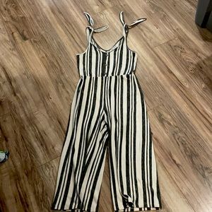Jolt brand jumpsuit black and cream . Stretchy !